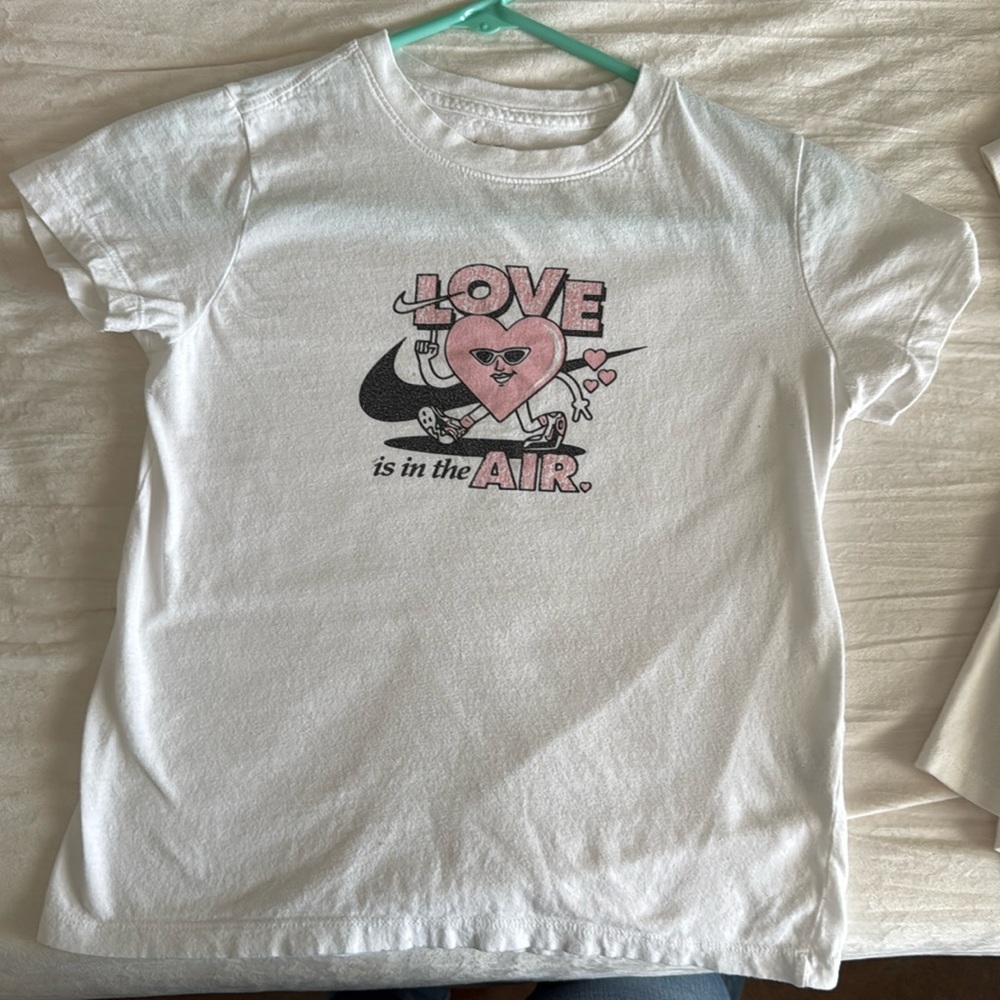 White Nike T shirt size L in good condition